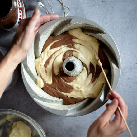 Nutellagugelhupf making