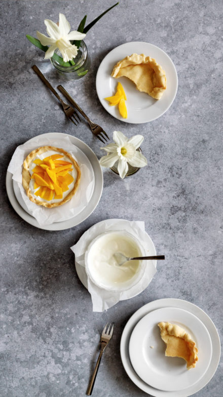 Mango cake with cream